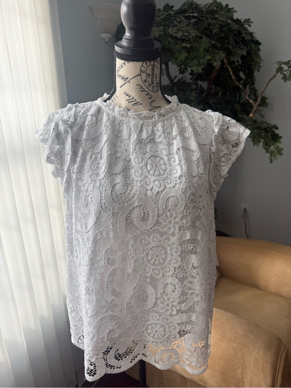 Nanette Lepore White Lace Cap Sleeve Blouse, white. Lined. Size L